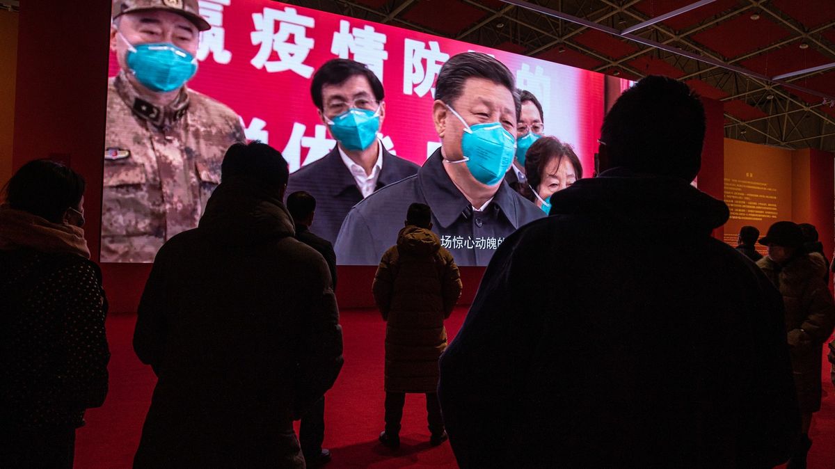 Před rokem se změnil svět. Čína tvrdě prosazuje vlastní obraz pandemie